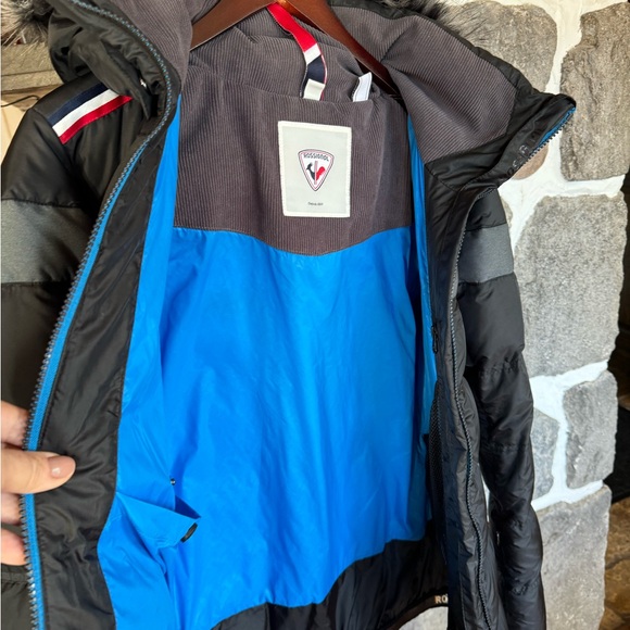 Amazing Rossignol Ski suit! Almost new ! Barely worn!
Paid $800.00 - Picture 6 of 6